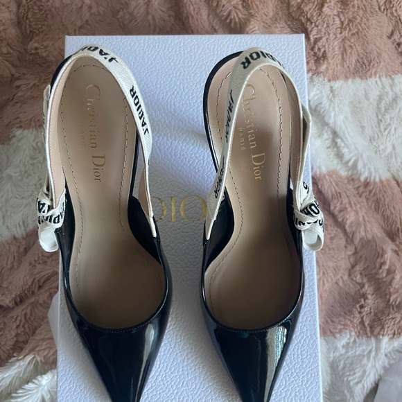 J'Adior Slingback Pump - Picture 7 of 10